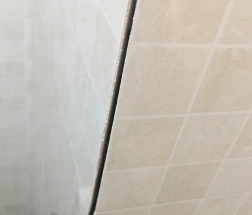 静乐瓷砖空鼓维修公司分享阳台瓷砖脱落的修复过程可以分为以下几个步骤