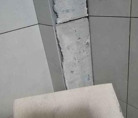 静乐瓷砖空鼓维修公司分享下厨房瓷砖脱落的补救措施。